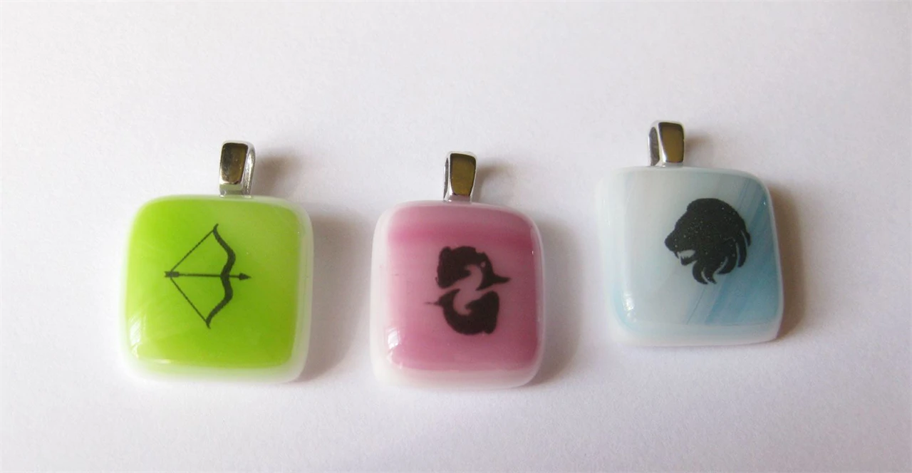 Horoszkópos üvegmedál - Nyilas