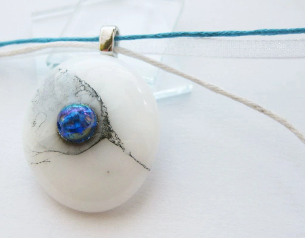 Kék fátyolvirág medál