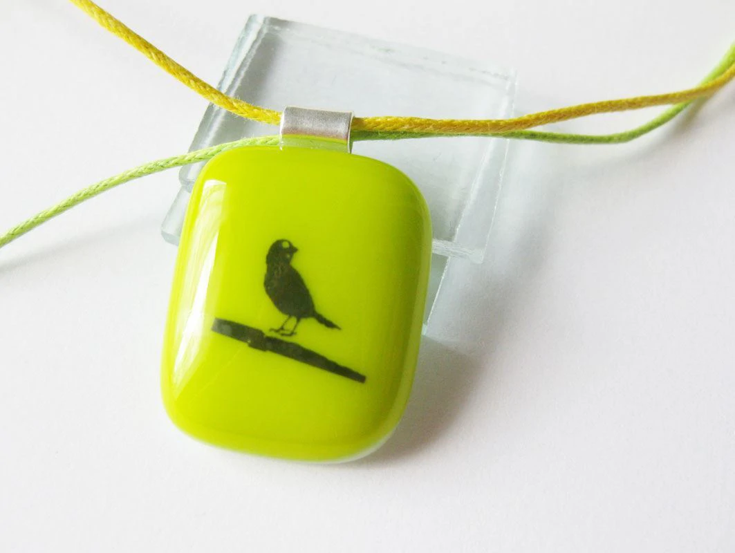 Madárka zölden medál