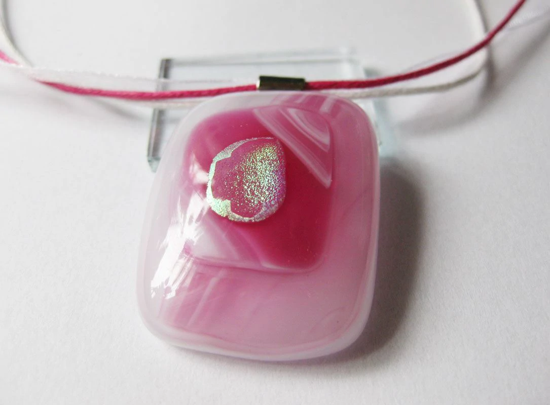 Hamupipőke üvegmedál