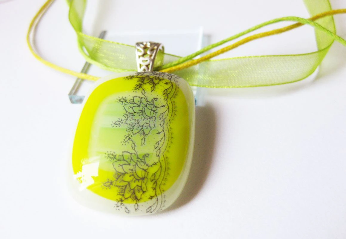 Csipkehab üvegmedál