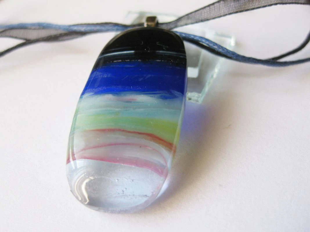 Kékeslila napcsapda üvegmedál