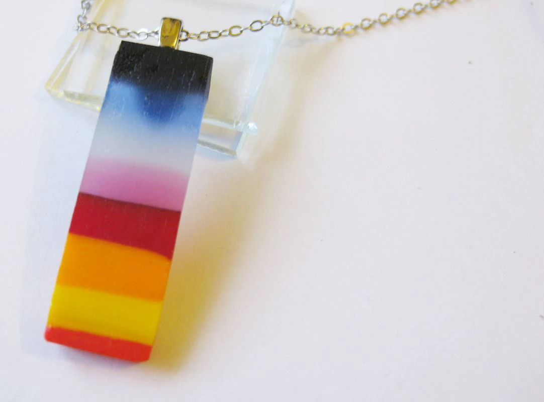 Színes radír üvegmedál