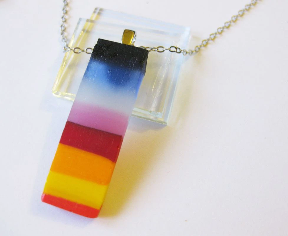 Színes radír üvegmedál