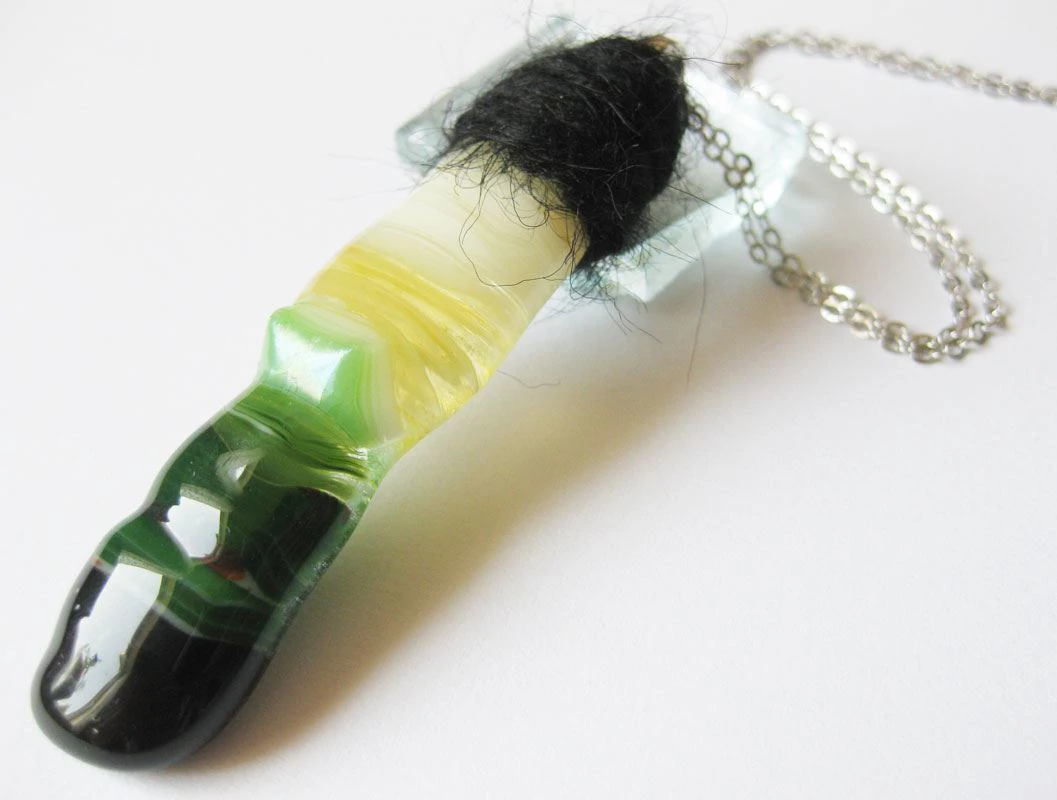 Sárgás-zöldes színcuki üvegmedál