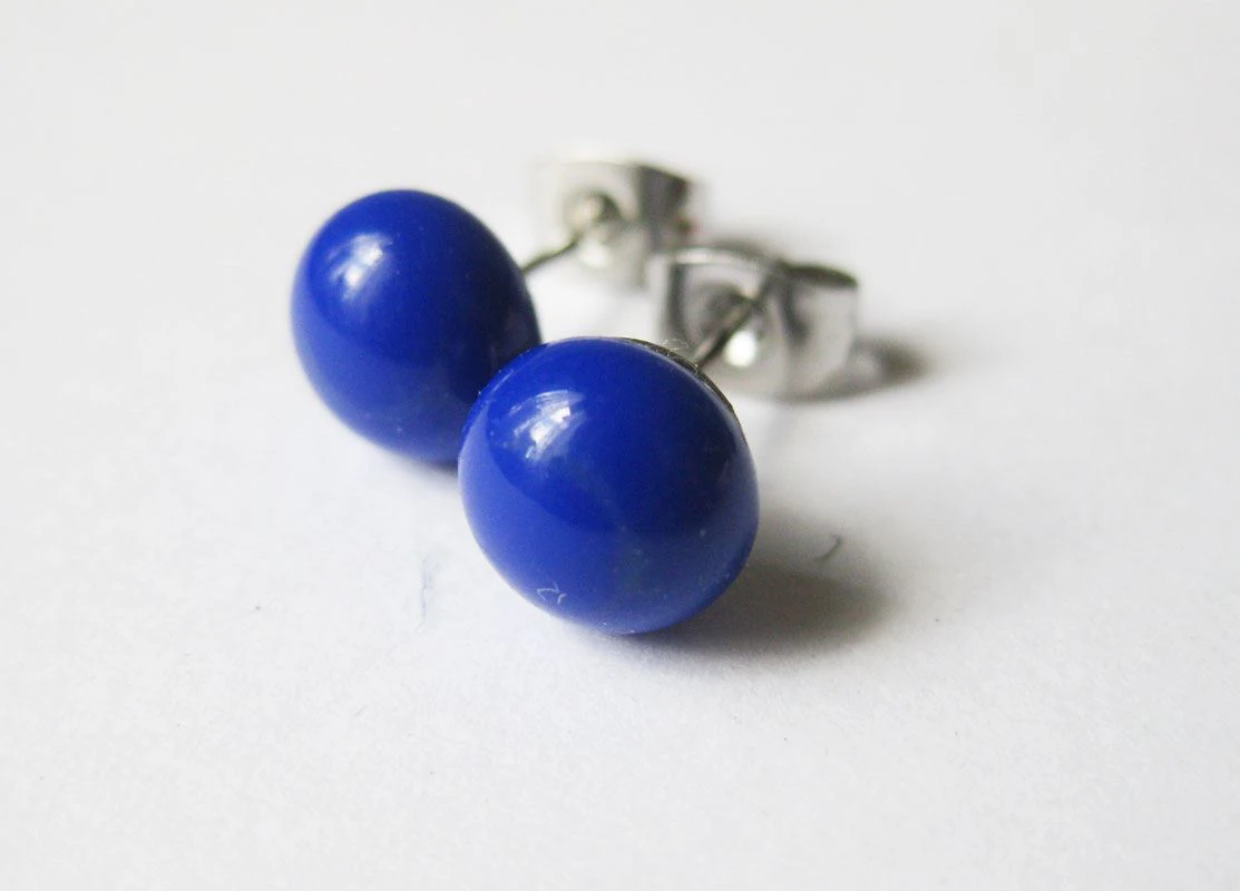 Királykék üveg pötyi fülbevaló pár