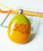 Sárga-zöld virágmedál