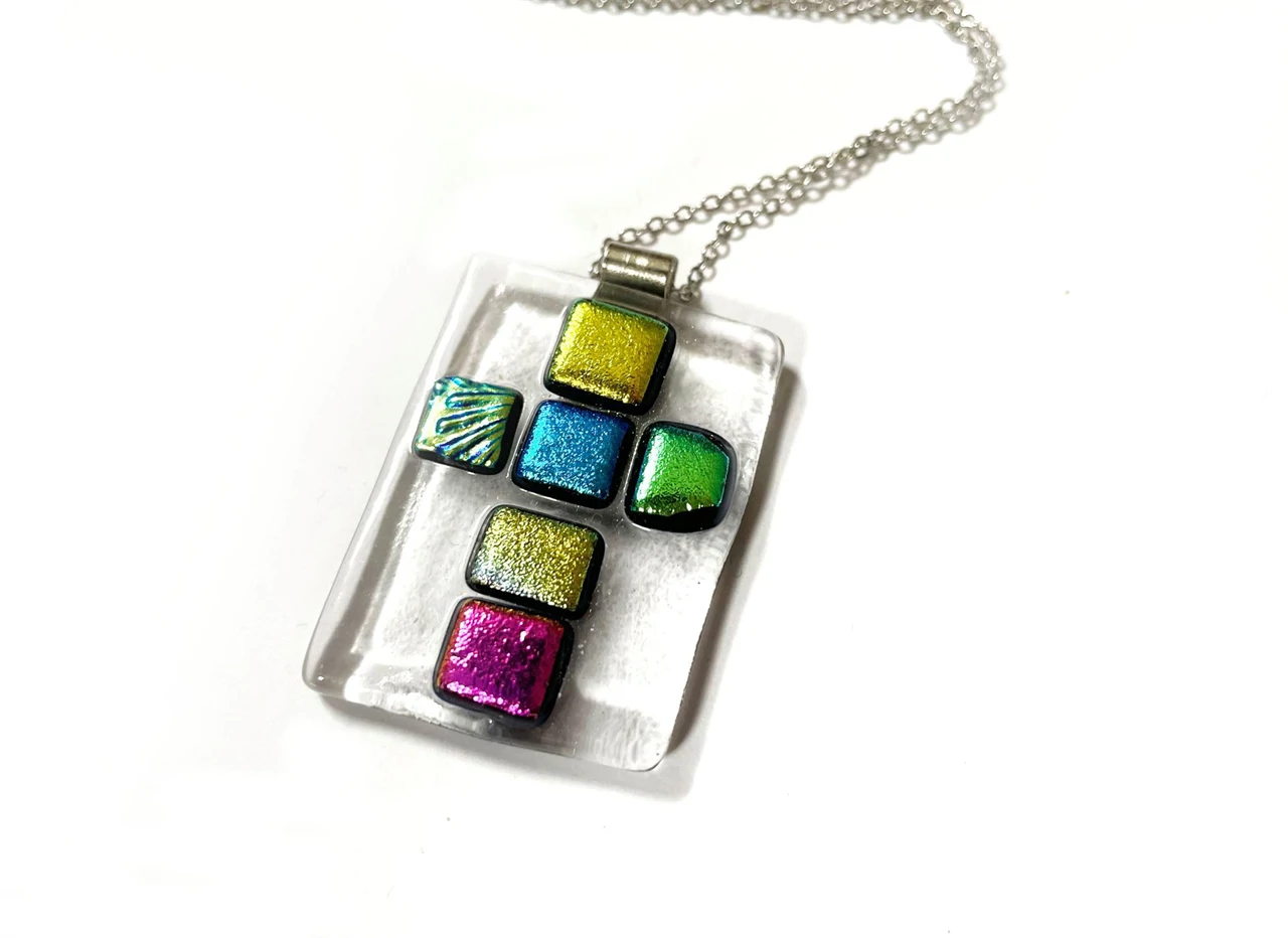 Dichroic kereszt üvegmedál