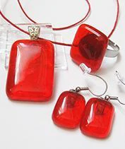 Áttetsző piros üvegékszer szett 