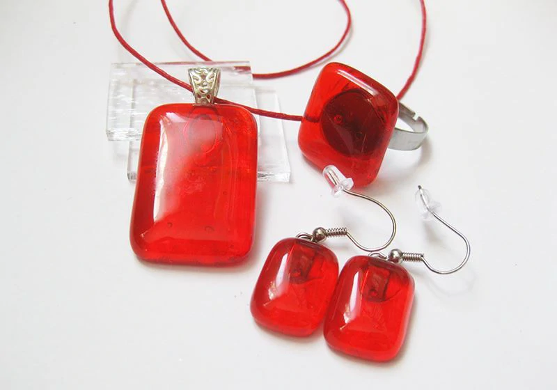 Áttetsző piros üvegékszer szett 