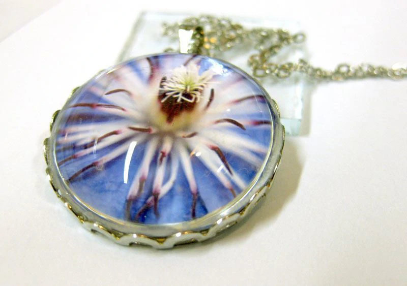 Kék "mimózás" medál