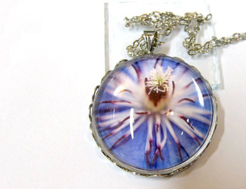 Kék "mimózás" medál