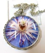 Kék "mimózás" medál