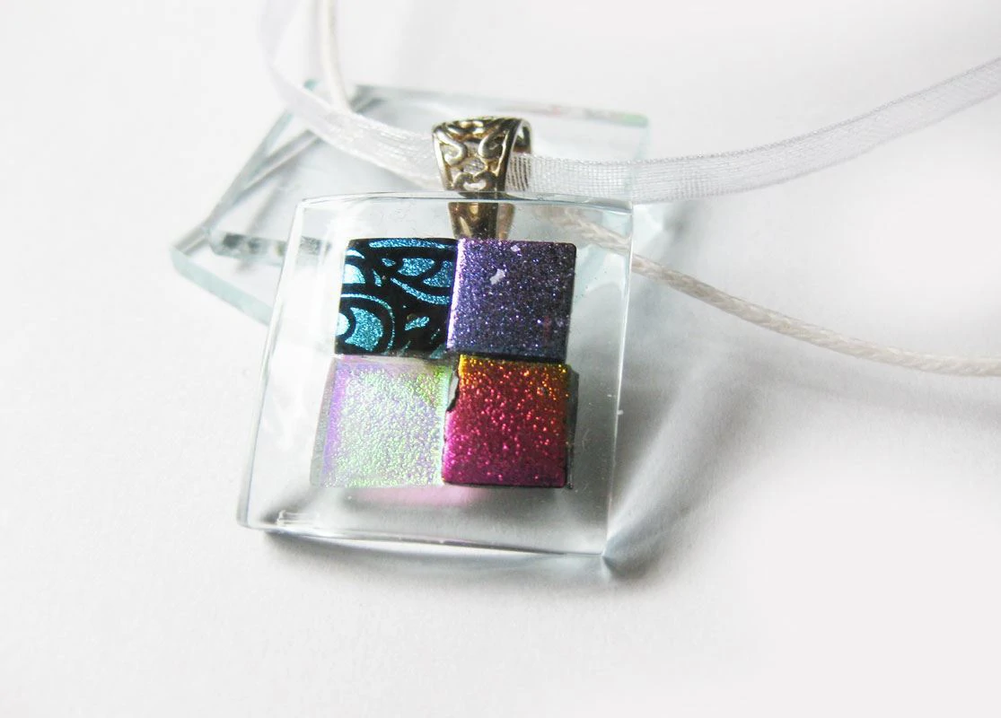 4-es dichroic üvegmedál 4