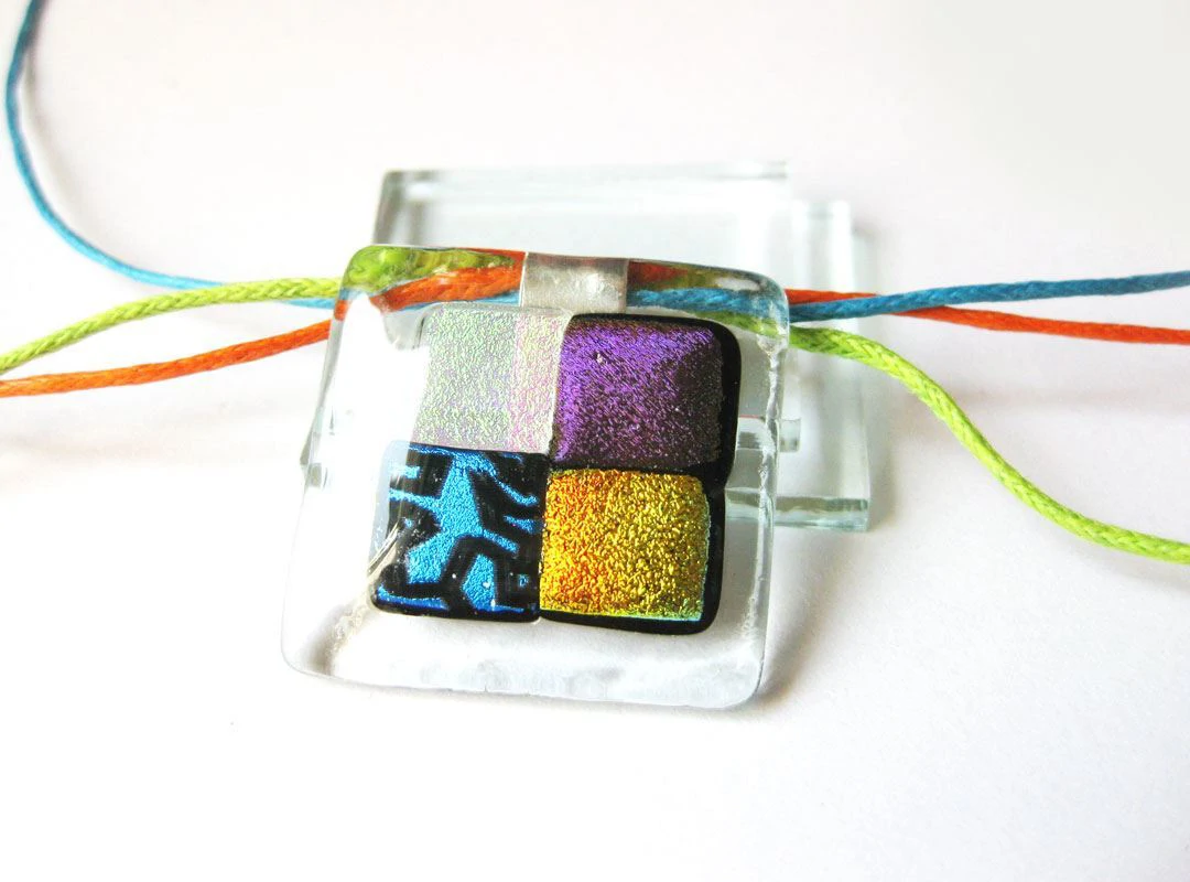 4-es dichroic üvegmedál 7