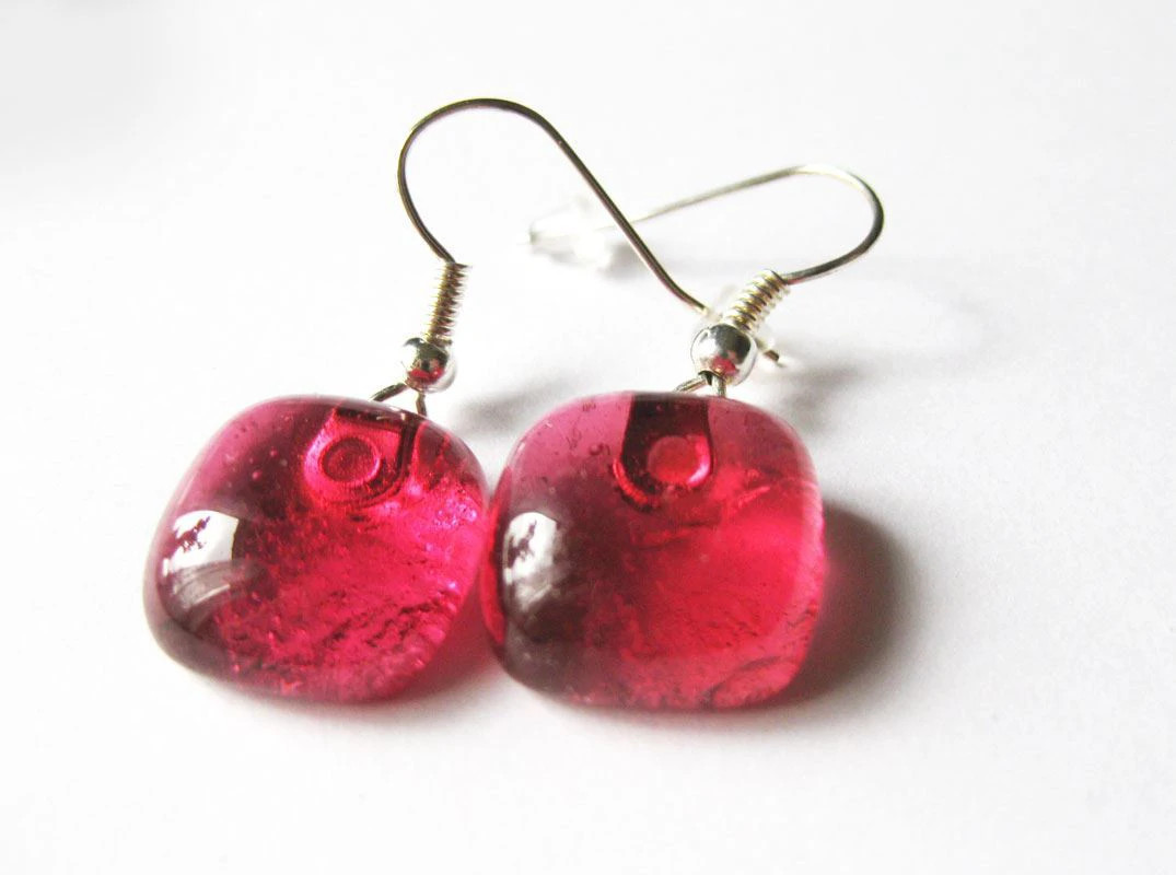 Áttlátszó rózsaszín fülbevaló