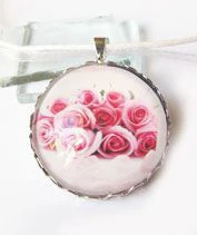 Rózsacsokor üvegmedál