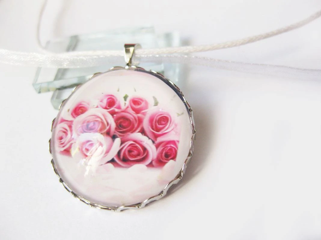 Rózsacsokor üvegmedál