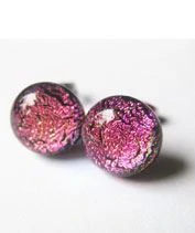 Élénk rózsaszín fülbevaló