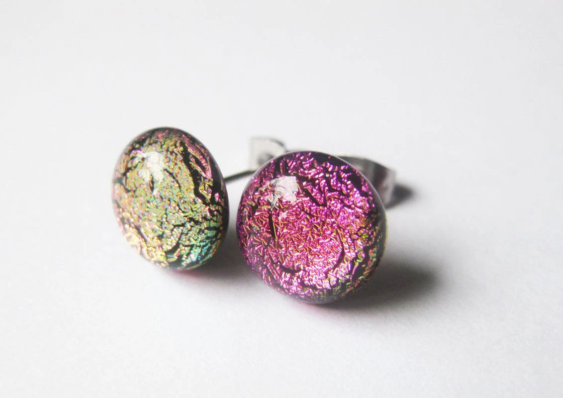 Élénk rózsaszín fülbevaló