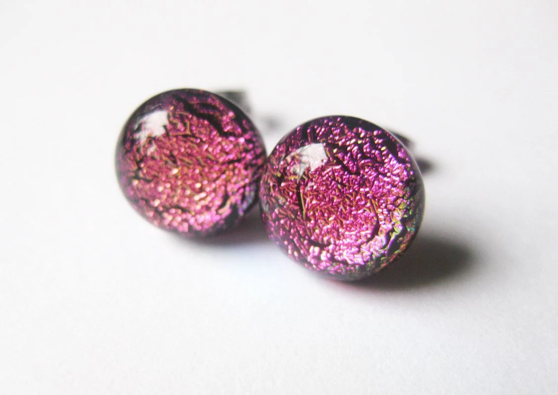 Élénk rózsaszín fülbevaló