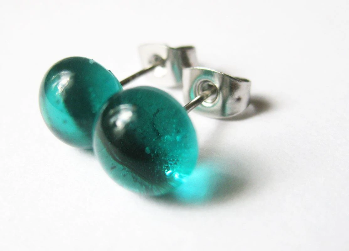 Áttetsző türkiz pötyi