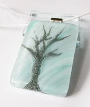 Halványkék fa üvegmedál