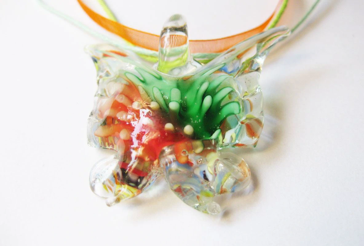 Zöld-narancs pillangó