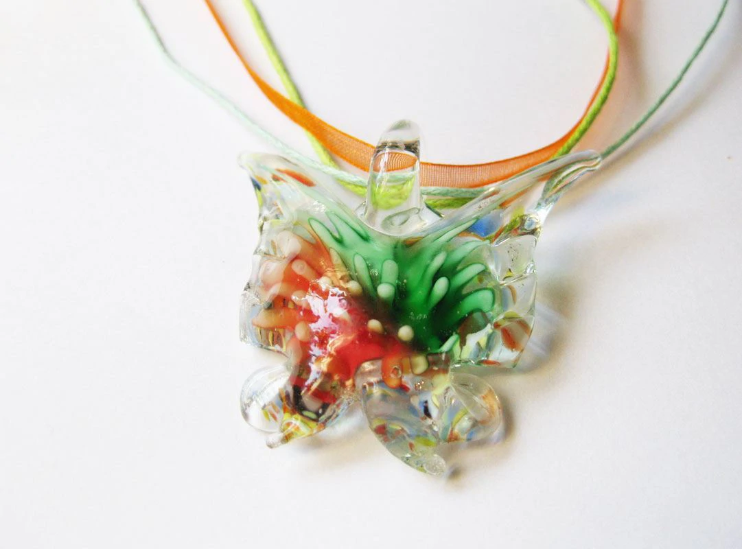 Zöld-narancs pillangó