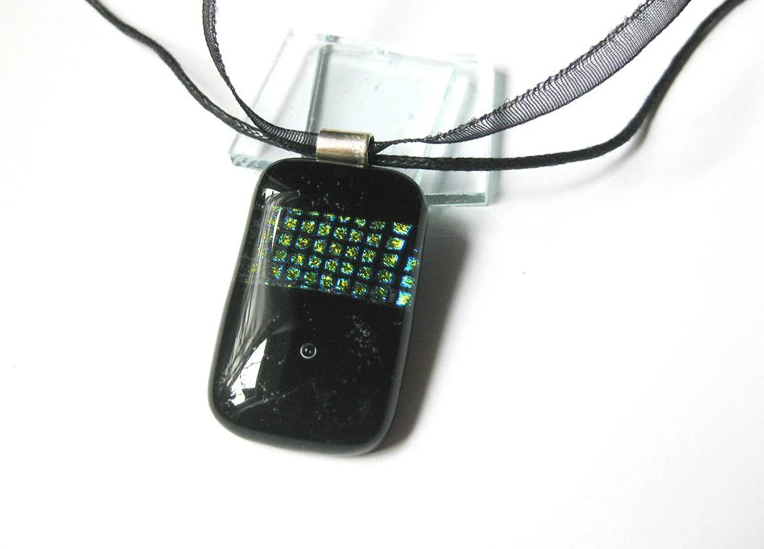 Mátrix üvegékszer medál