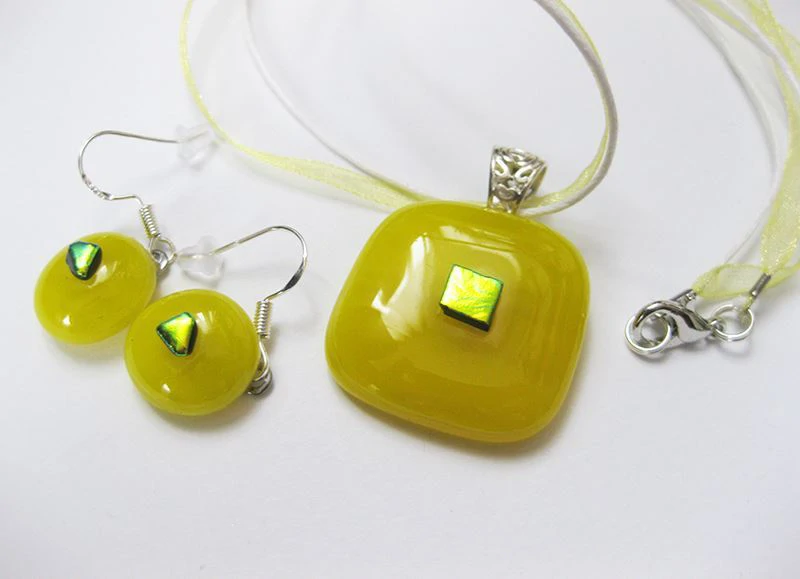 Kincses sárga üvegékszer szett