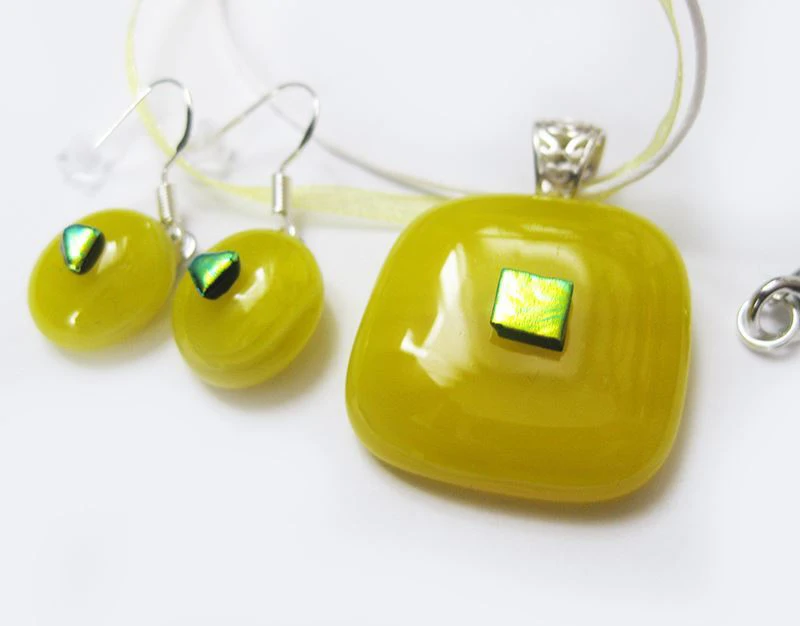 Kincses sárga üvegékszer szett