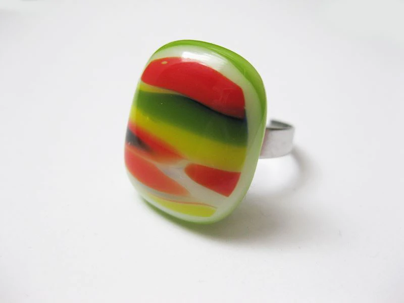 színes üvegékszer gyűrű