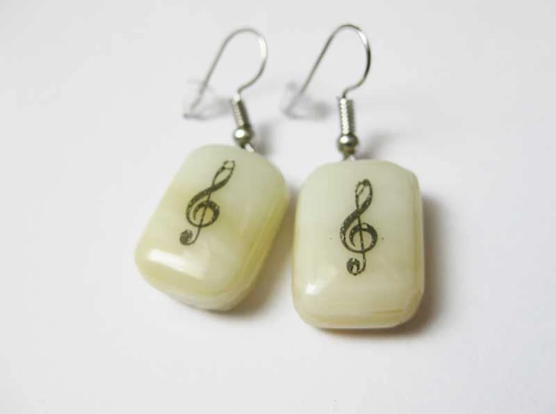 Violin kulcsos fülbevaló