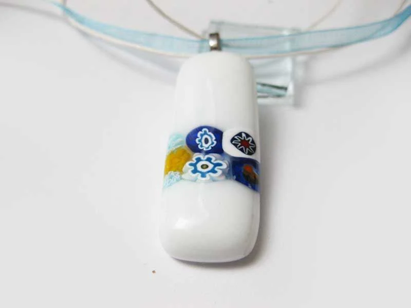 Kék lugas millefiori üvegmedál