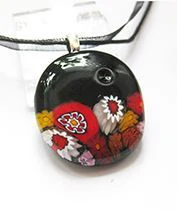 Fekete virágkosárka medál kislányoknak 2