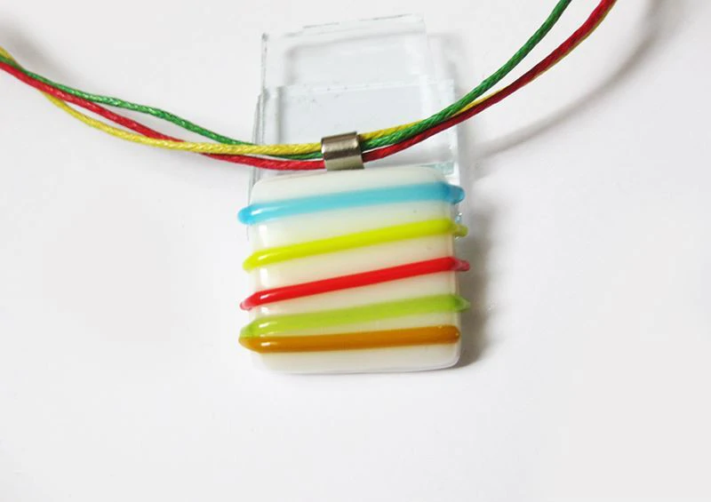 Minyon üvegékszer medál