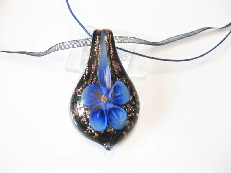 kék muránói medál