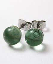 Áttetsző mentazöld üveg pötyi fülbevaló