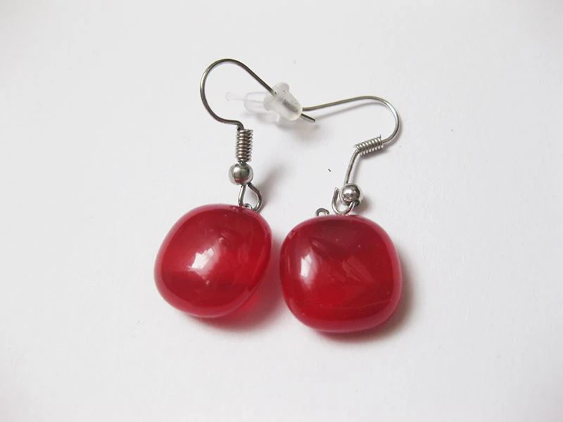 Piros lógós üvegékszer fülbevaló