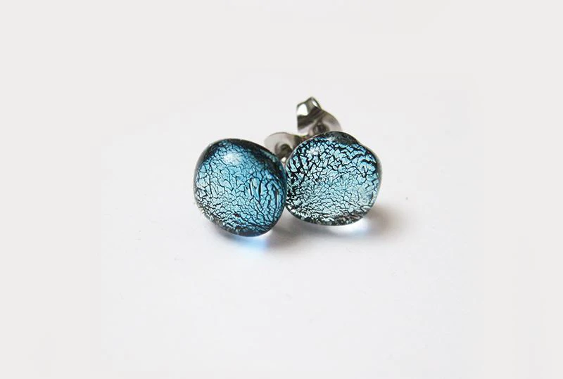 Szürke dichroic fülbevaló