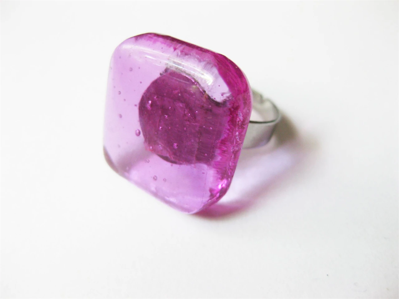 Áttetsző rózsaszín üvegékszer gyűrű