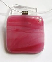 Rózsaszín üvegékszer medál