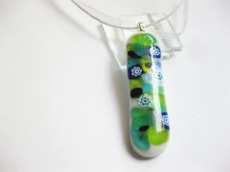 kék millefiori üvegmedál