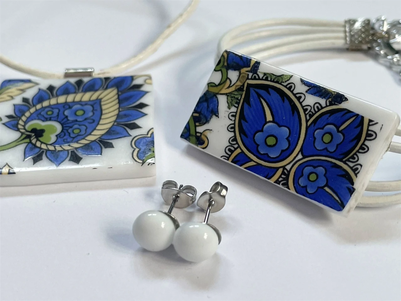 kék virágos ékszerszett