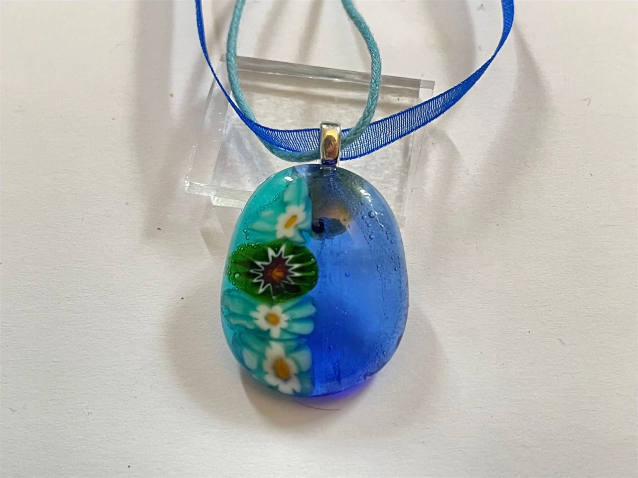 ezervirág üvegmedál