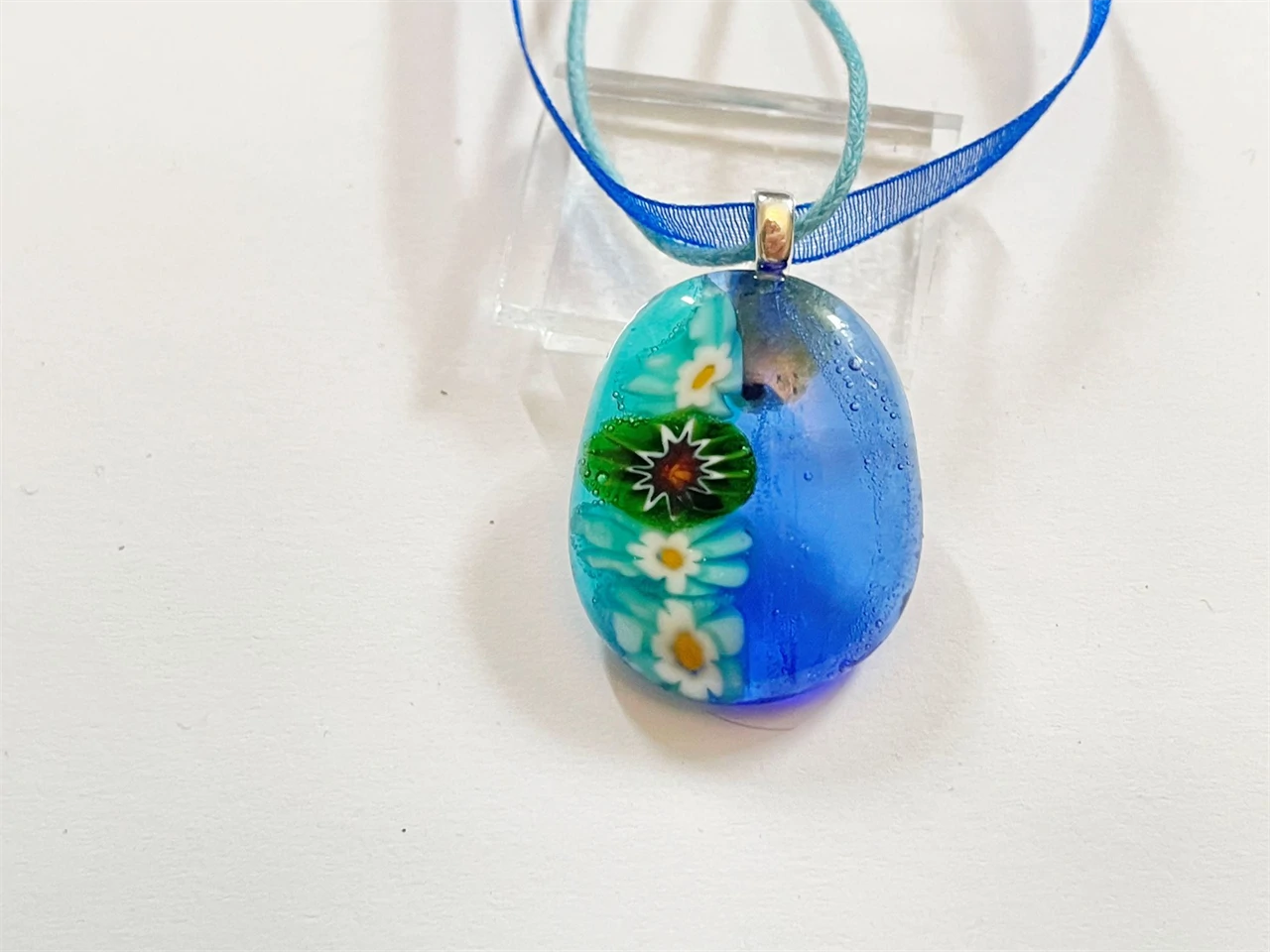 ezervirág üvegmedál