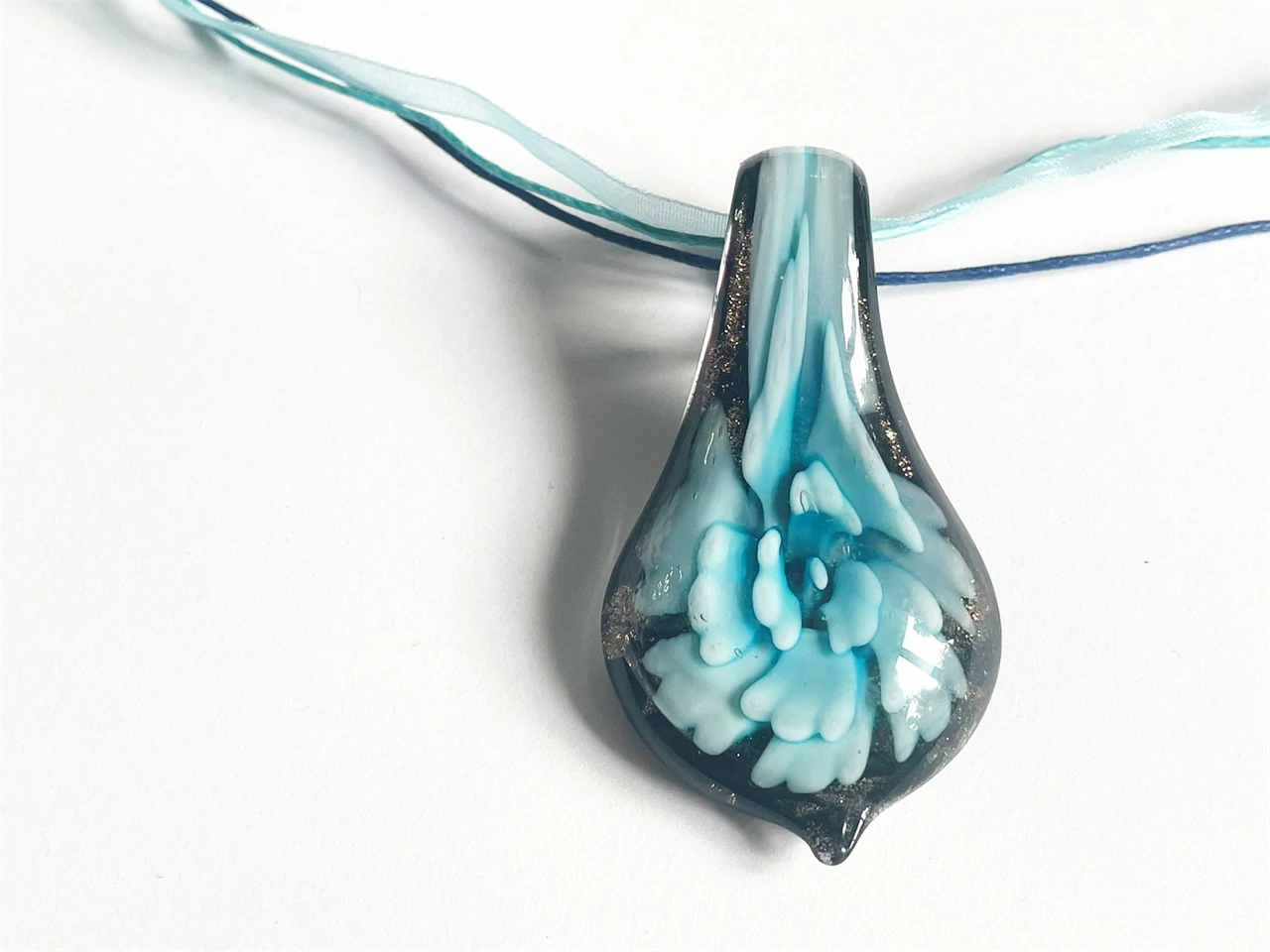 kék muránói medál