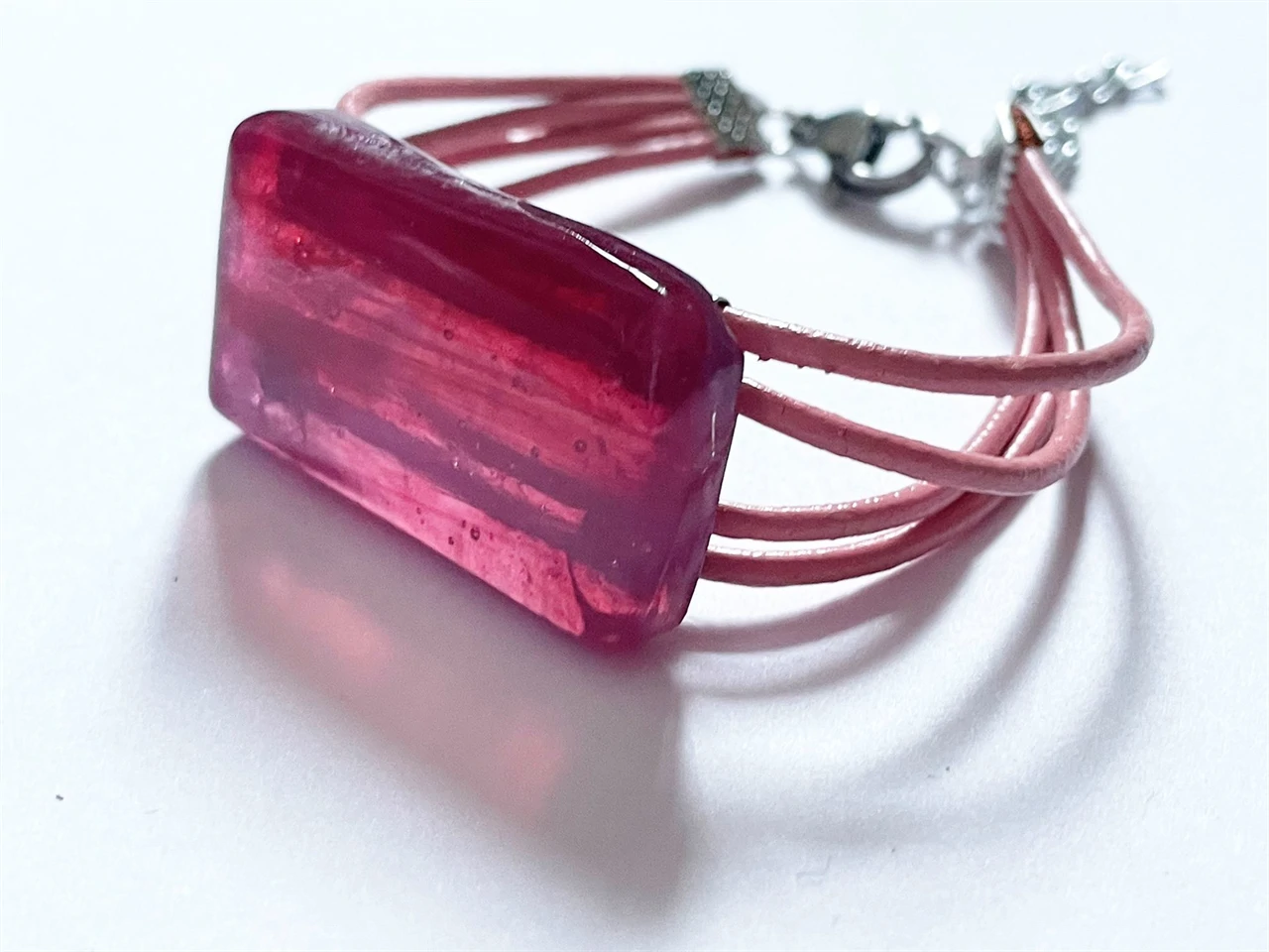 rózsaszín üvegékszer karkötő