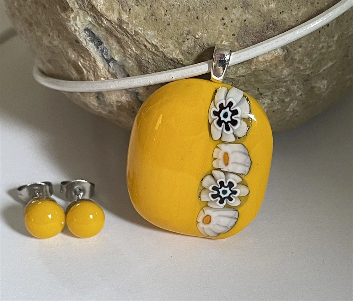 millefiori,medál, sárga